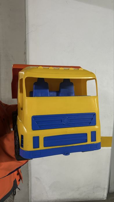 Camião de plástico grande made in Portugal