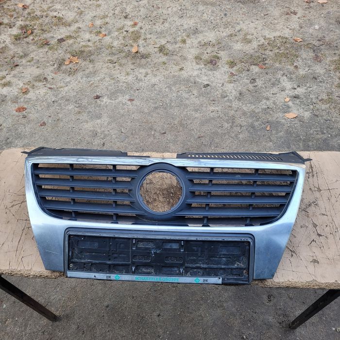 Grill atrapa zderzaka przód vw passat b6 2005r