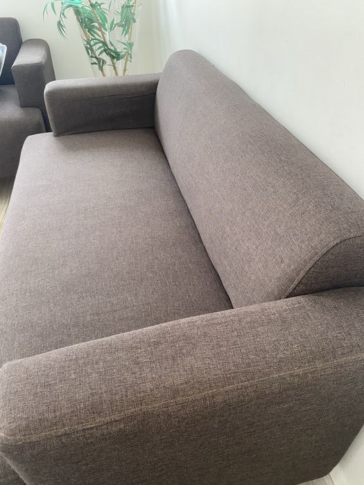 Sofá castanho modermo, como novo!