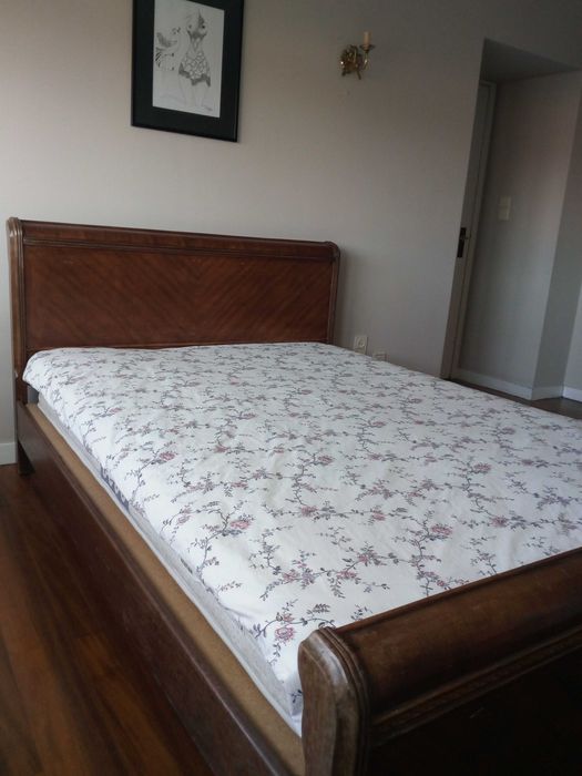 Vendo cama de casal em madeira