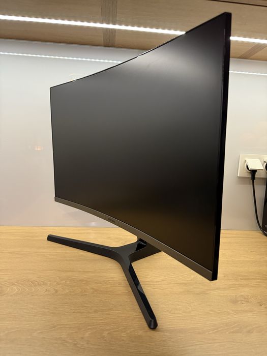 Monitor zakrzywiony Samsung 27 cali - stan idealny