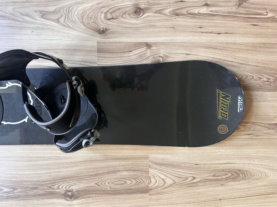 Deska snowboardowa o długości 155 cm