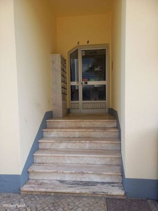 Apartamento T2 com 102 m², localizado na Guimarota, em Leiria.
