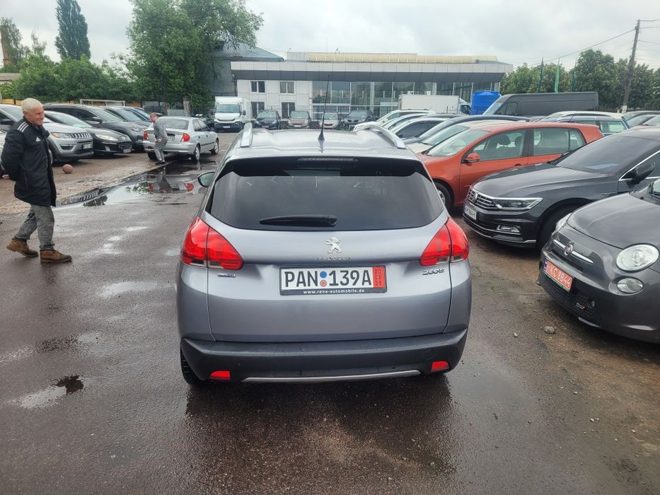 Кросовер . Peugeot 2008.