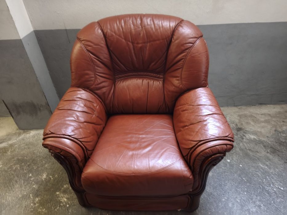 Bom dia vendo 1sofa cama e 2 sofás pequenos,, usados más em muito bom
