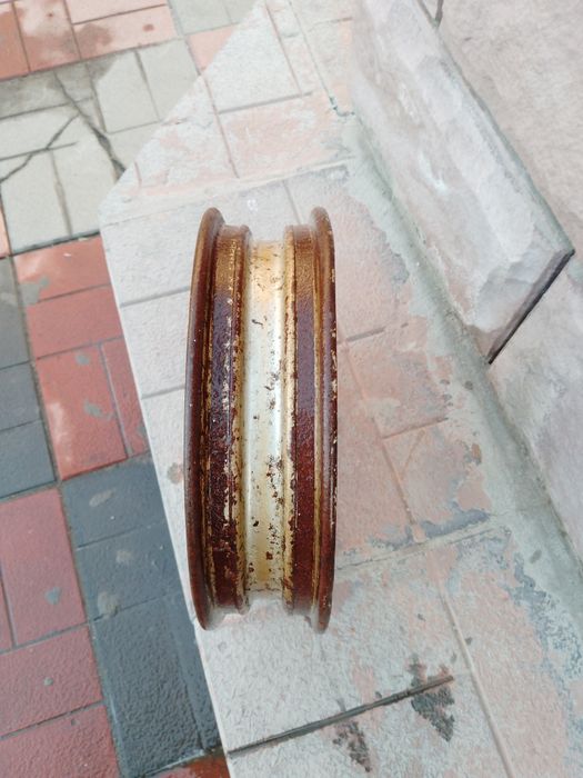 Продам колесо заднее на скутер