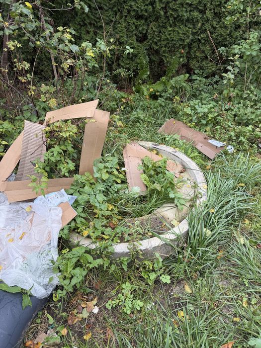 Oddam Betonowy właz pod studzienkę szambo wielki