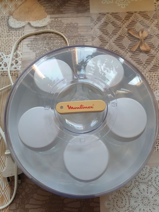 Продам йогуртницу Moulinex.