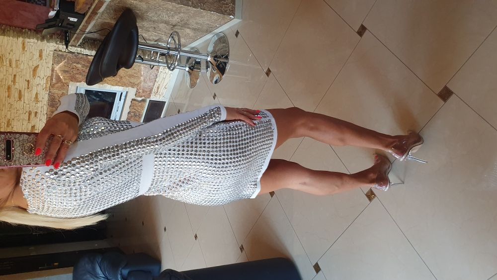 Starlet śliczna sukienka bogato zdobiona ekskluzywna cekiny XS S