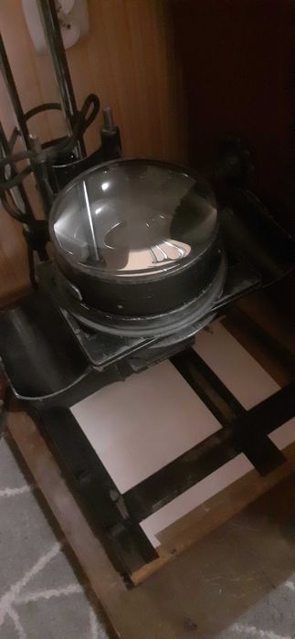 Powiększalnik, rzutnik do robienia zdjęć, odbitek papierowych.