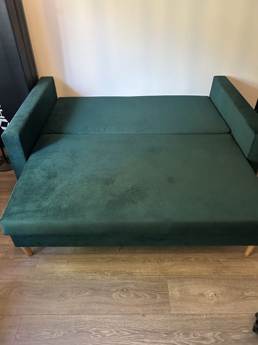 Sofa w pięknym zielonym kolorze