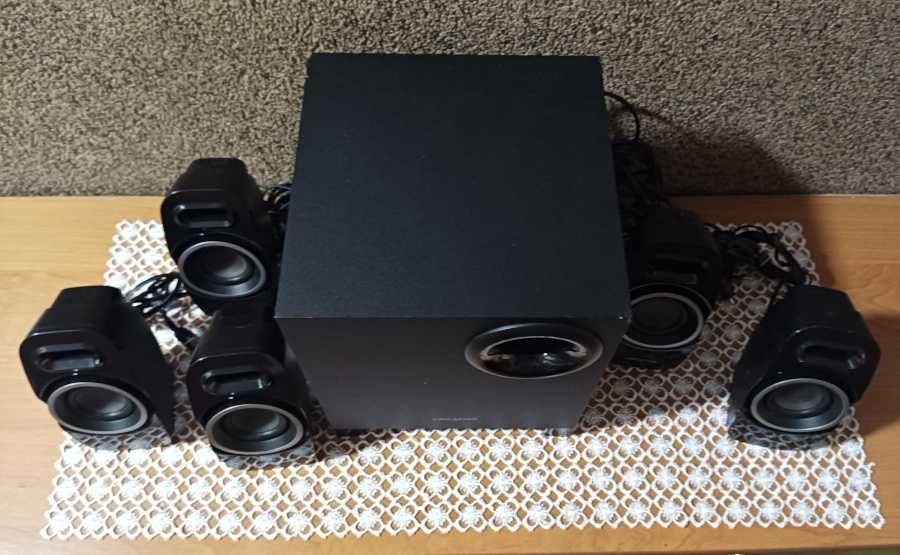 Zestaw głośników komputerowych 5.1 Creative A550 nie załączają się