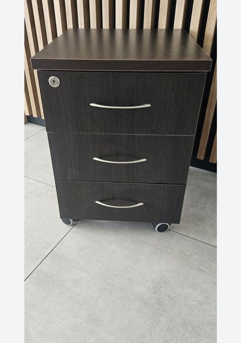 Na dokumenty  pod biurko