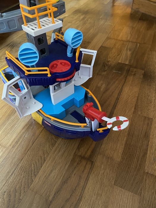 Brinquedo barco da mattel