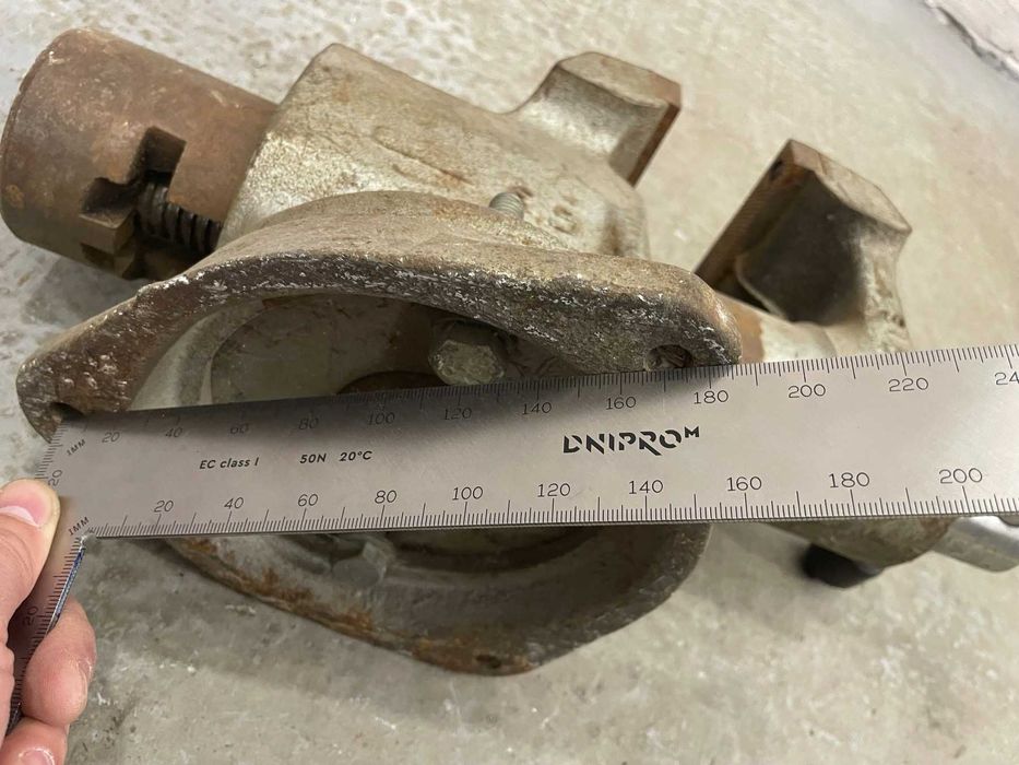 Тиски слесарные металлические