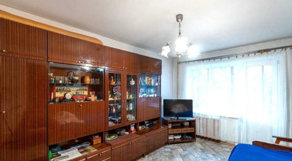 продаж 2к квартири на Червоної Калини
