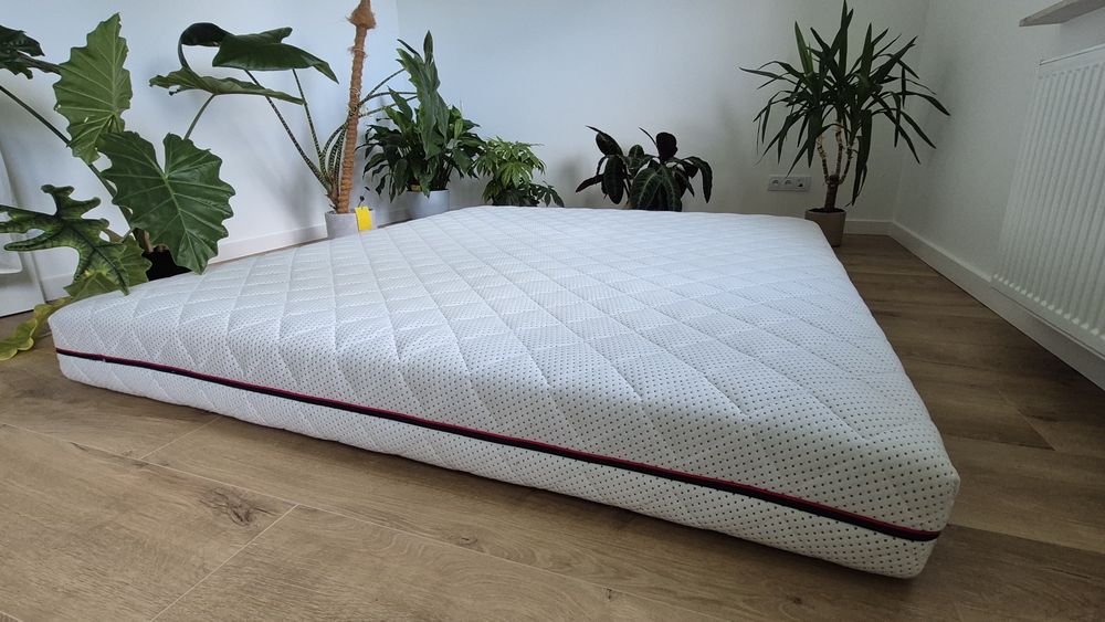 Materac 200x180cm Janpol średnio twardy
