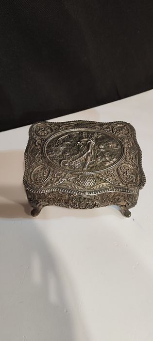 Caixa Guarda- Jóias em Metal