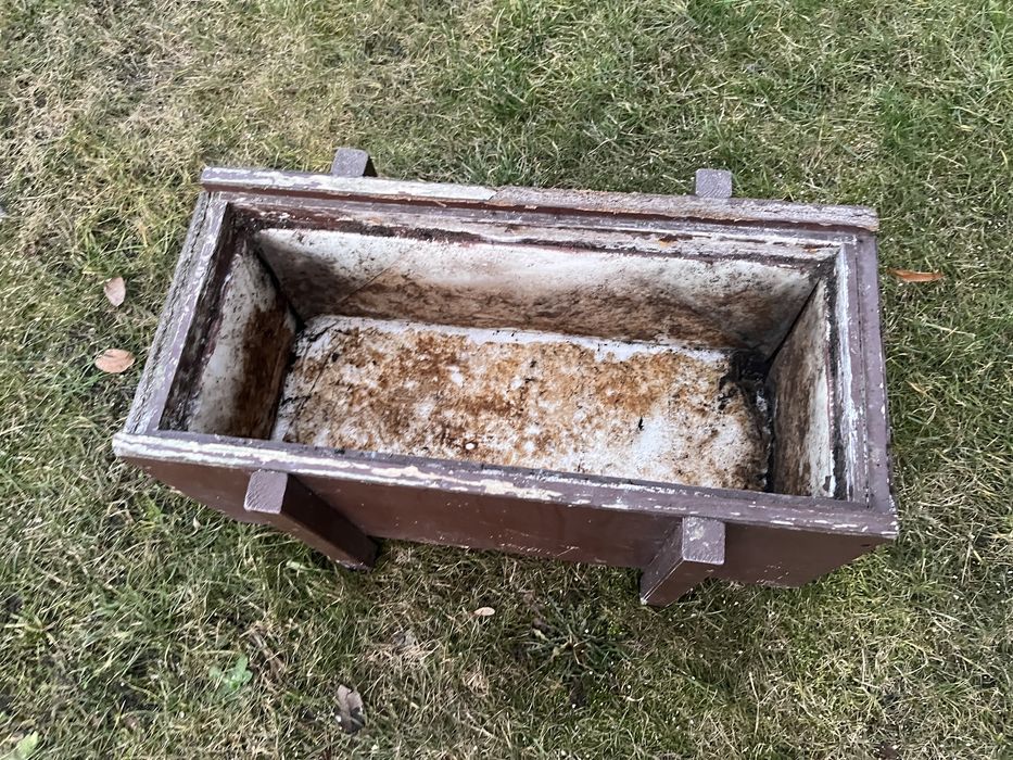 Drewniana domica na kwiaty