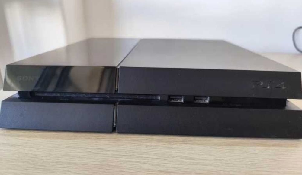 PS4 FAT 1ª geração + 2 comandos + Headset Sony camuflado