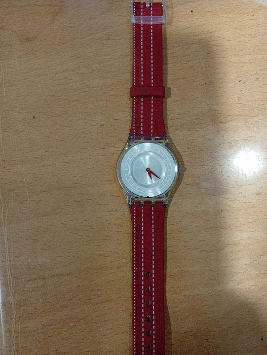 Relógio Swatch transparente