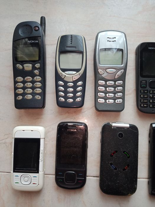 Telemóveis e carregadores