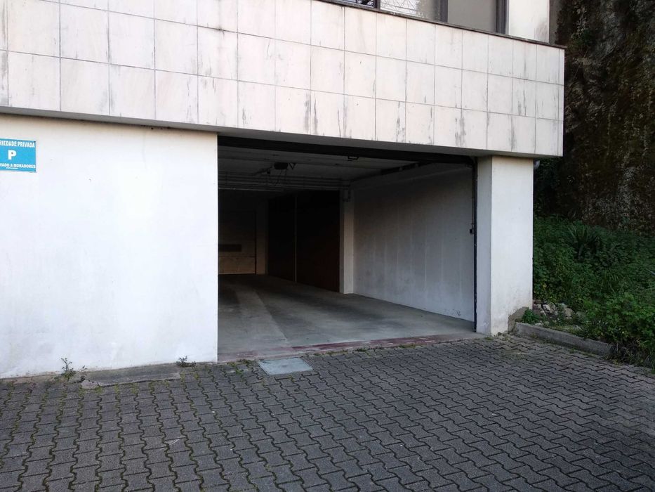 Arrendo garagem na cidade de Leiria