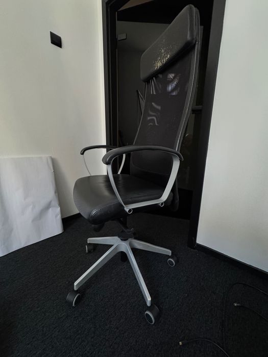 Krzesło biurowe Ikea Markus czarna skóra
