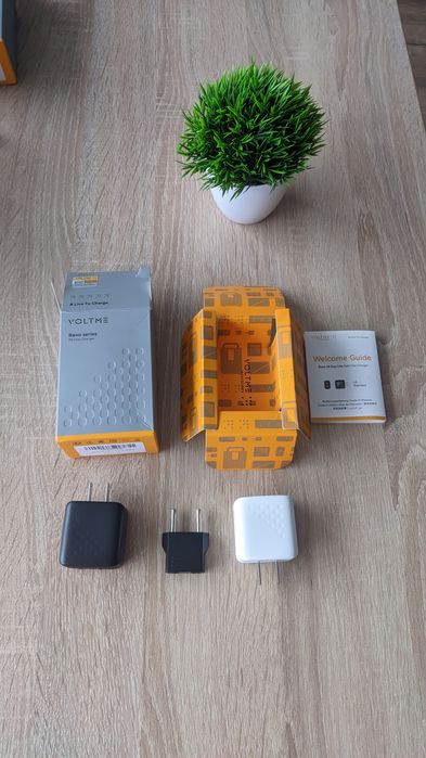 Зарядка для телефону різних якісних брендів + ліхтарик або кабель