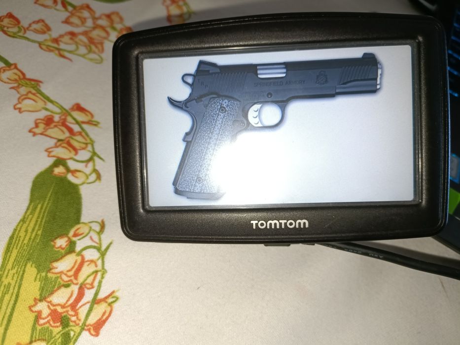 GPS TomTom com carregador