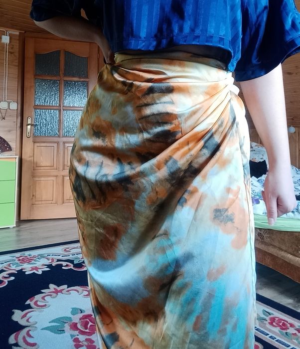 Spódnica z wycięciem na lato