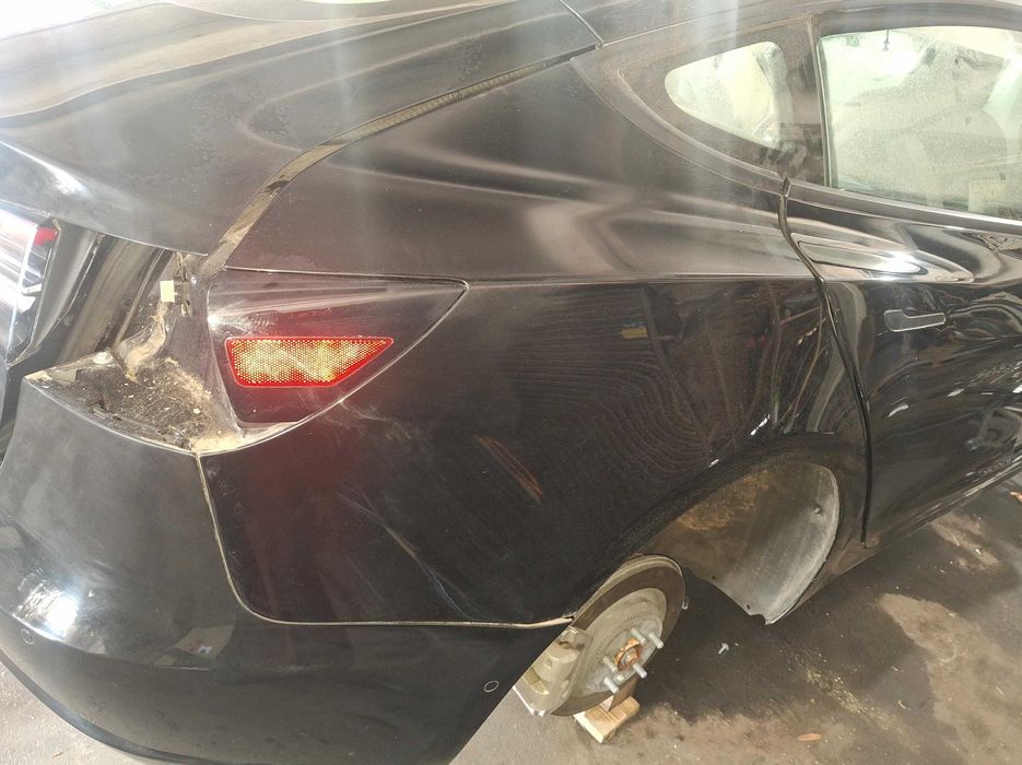 Четверть задня права Tesla Model 3