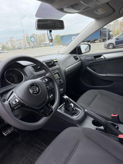 Продаю Volkswagen Jetta 2015