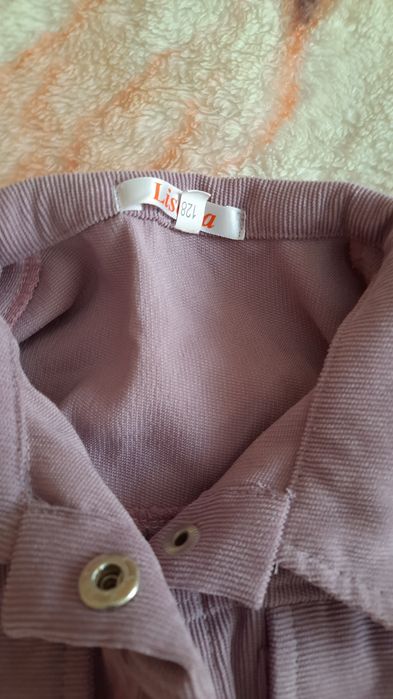 Продам якісний вельветовий костюм 128 розміру.
