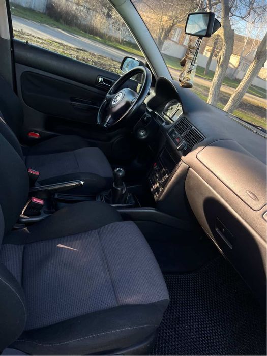 Продаю Volkswagen Golf 4 з двигуном 1.6 16-клапан