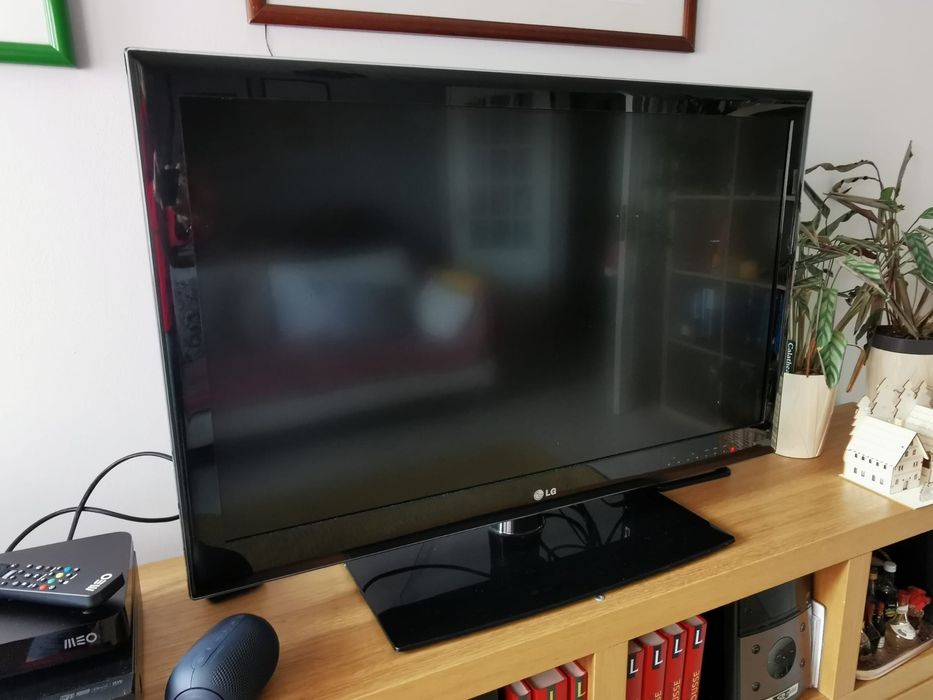 Televisão LG, modelo 37LE310