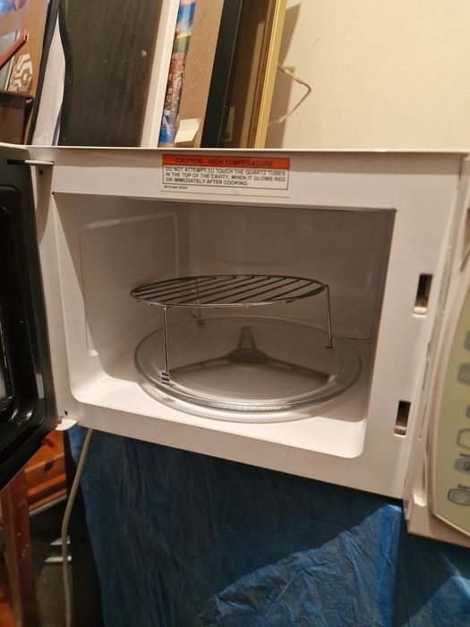 Mikrofalowka z grillem - stan idealny