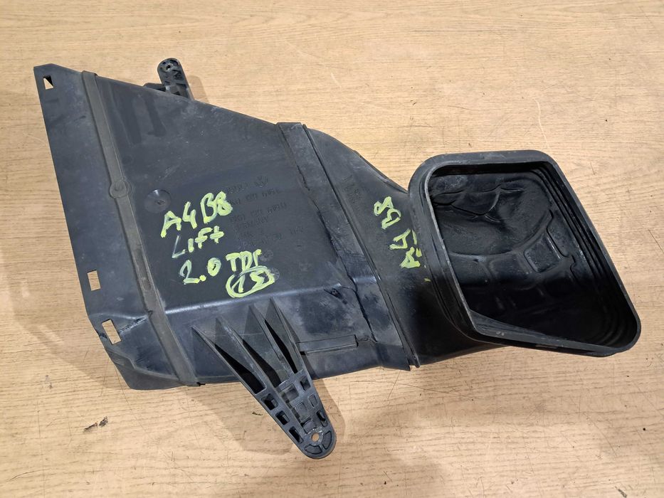 AUDI A4 B8 A5 8T Lift wlot dolot kierownica powietrza