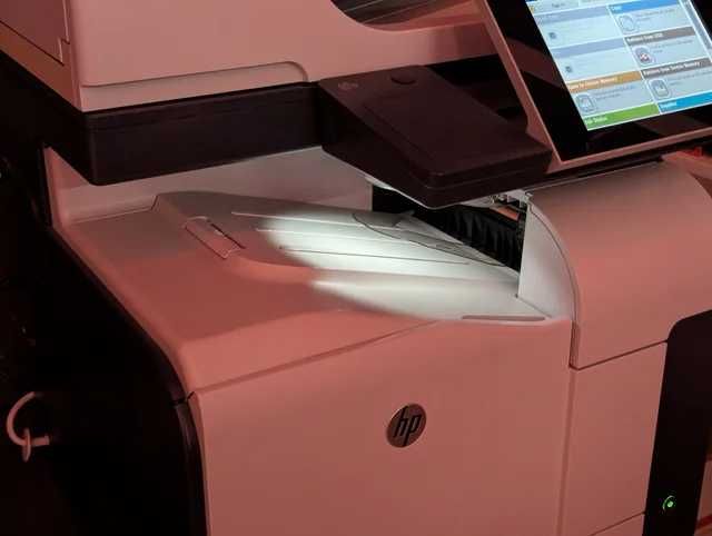 Impressora HP LaserJet 500 Color MFP M575