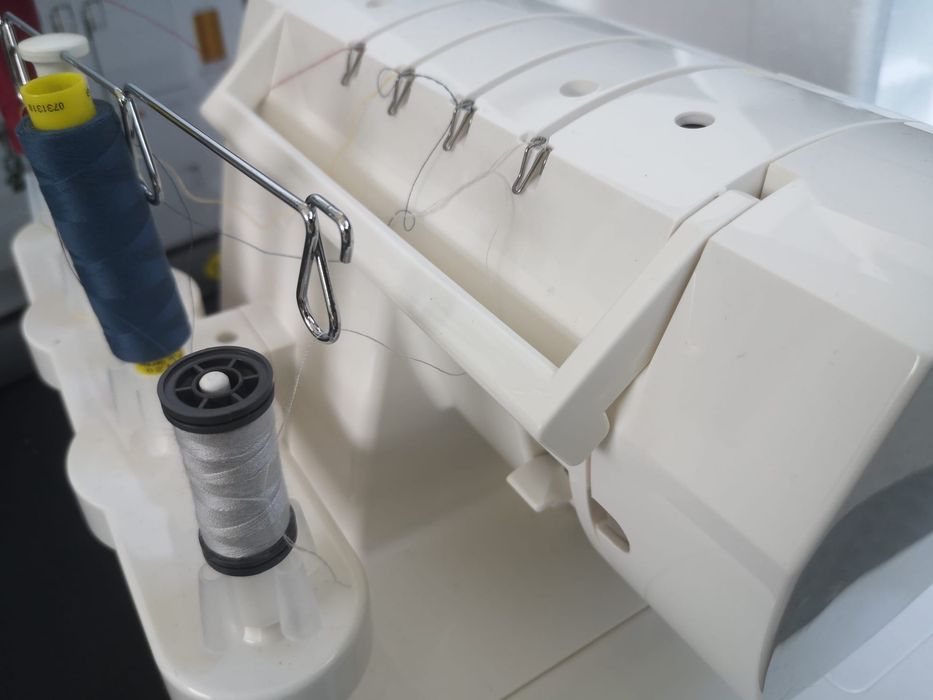 Máquina de costura Singer S010L NOVA - apenas testada