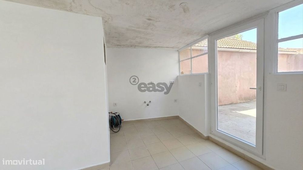 Moradia T1 com pátio para remodelação