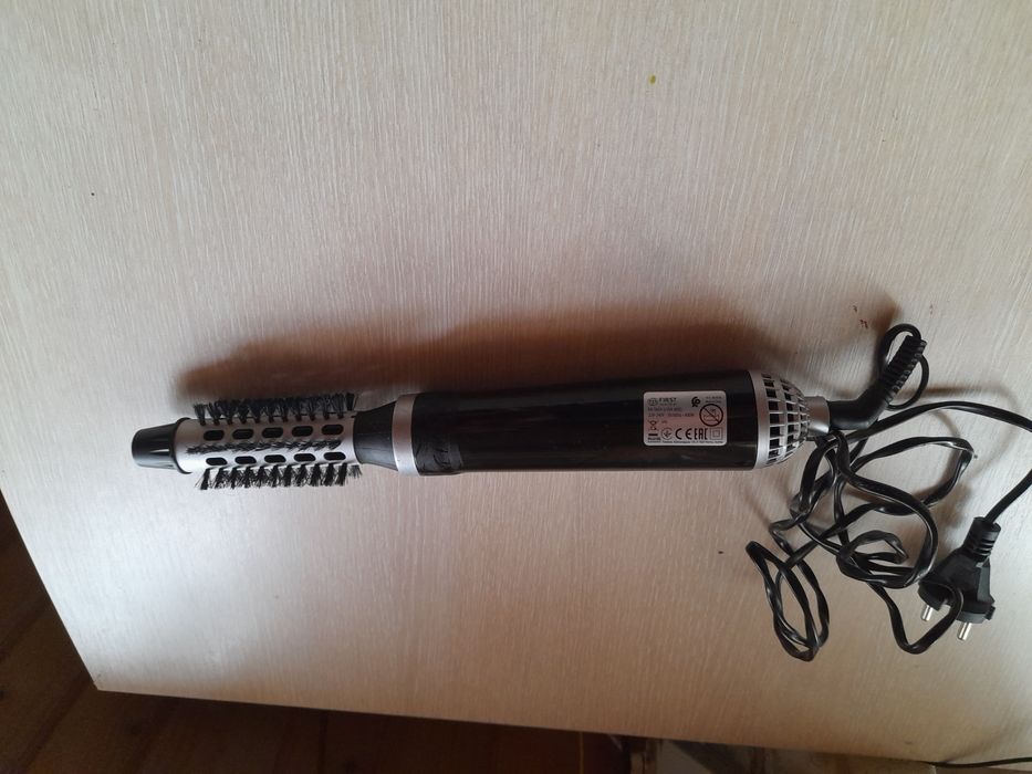 Фен-щітка  First Austria- 400 w. Виробник-Австрія.