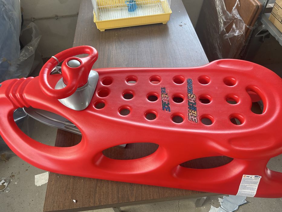 Trenó vermelho com travao