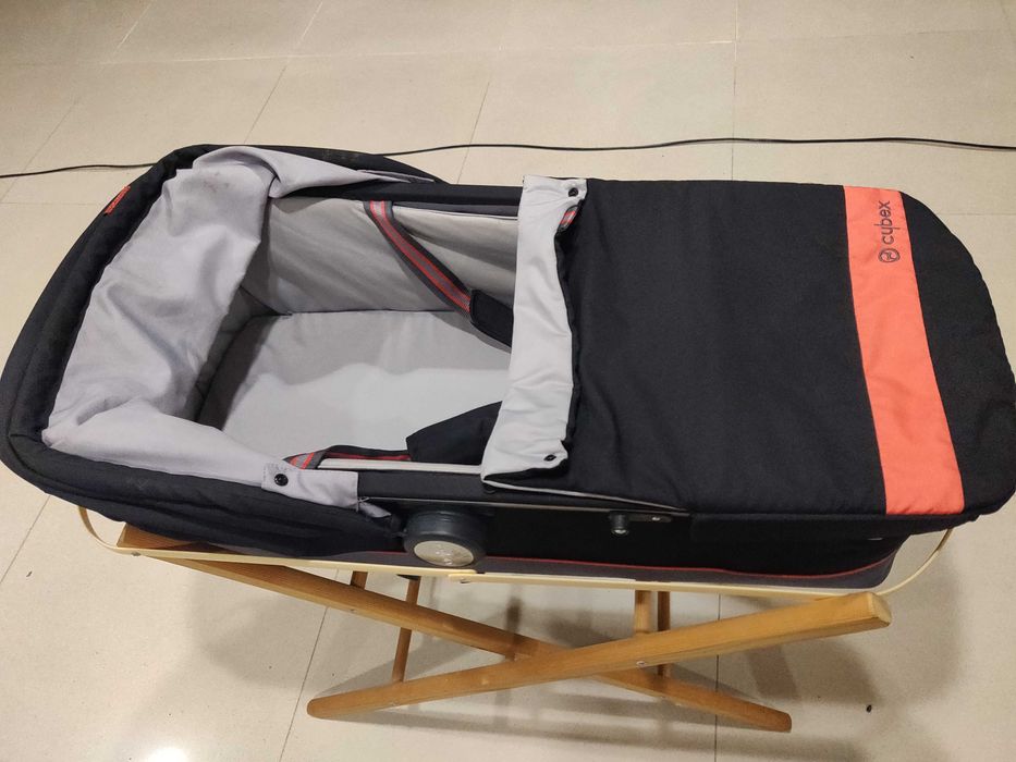 Berço/alcofa com suporte da Cybex