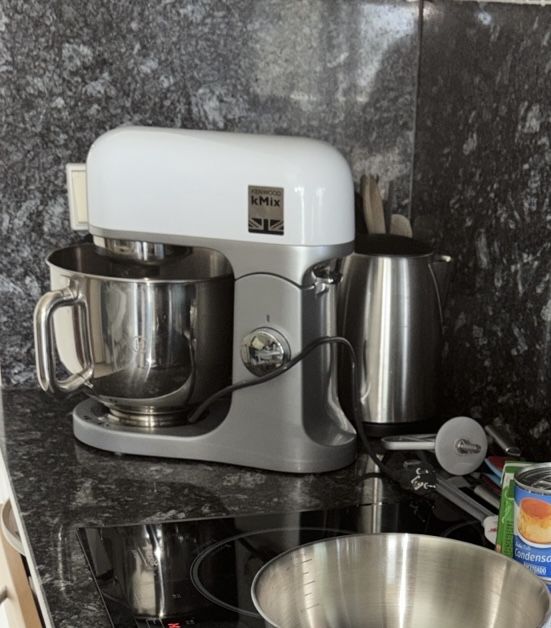 Kenwood kMix – Batedeira Planetária | Como Nova | Com Todos os Acessórios