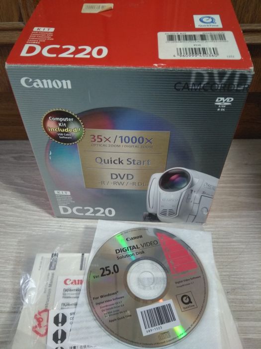 Видеокамера Canon DC 220.