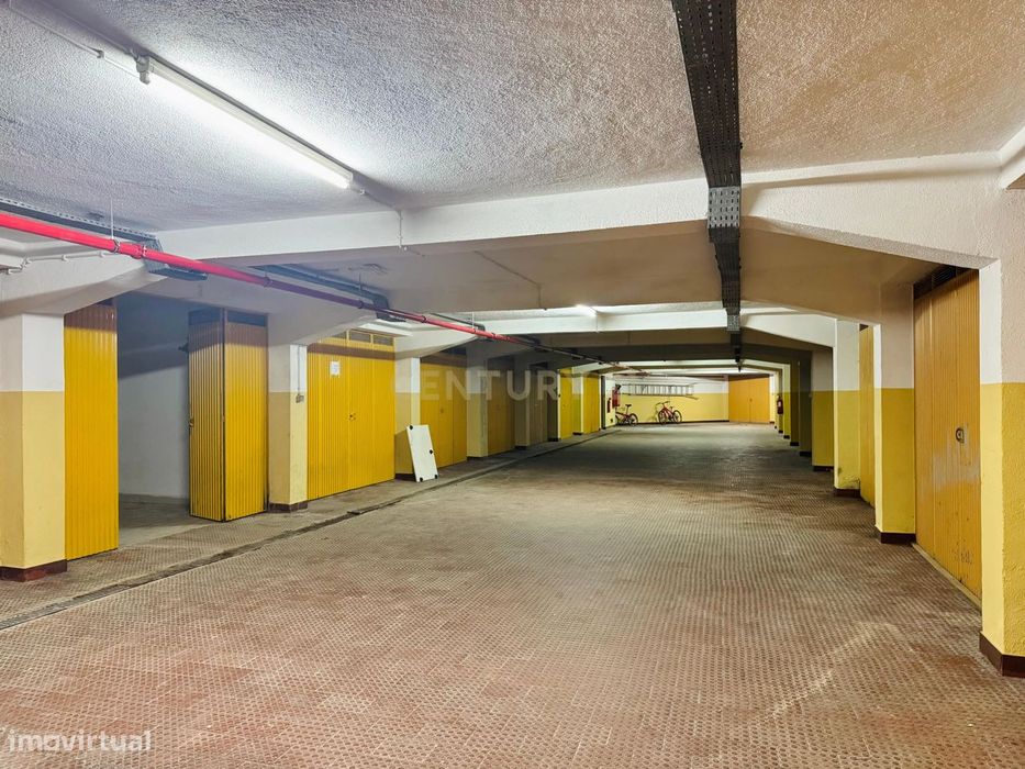 Garagem Box Privativa | 2 Lugares + Arrecadação | Avenida da República