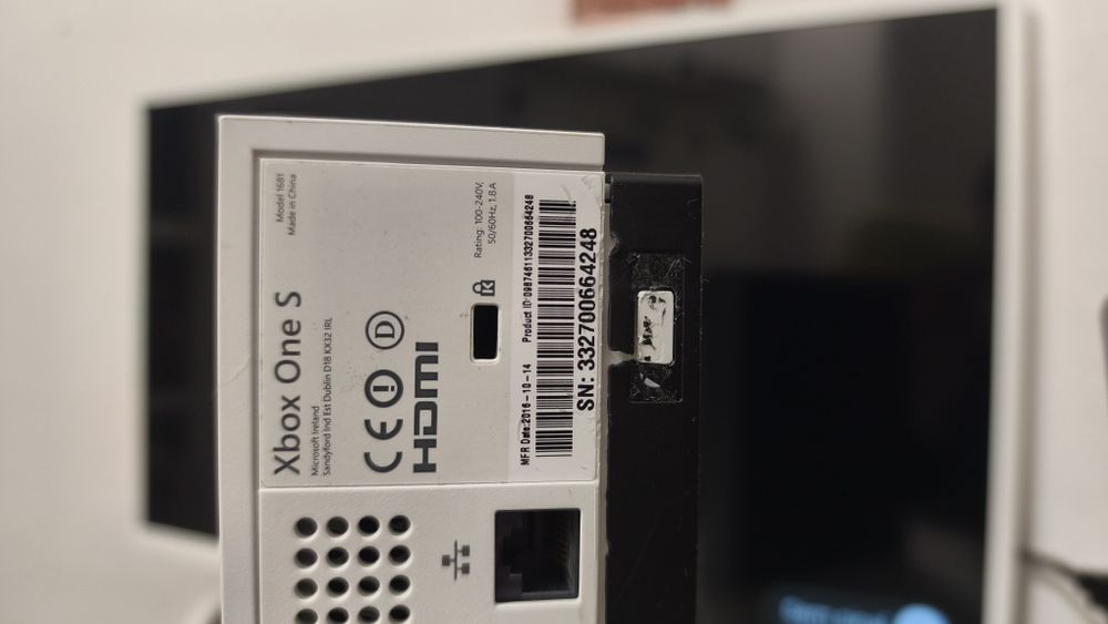 Xbox One S 500Gb SSD com drive blu-ray