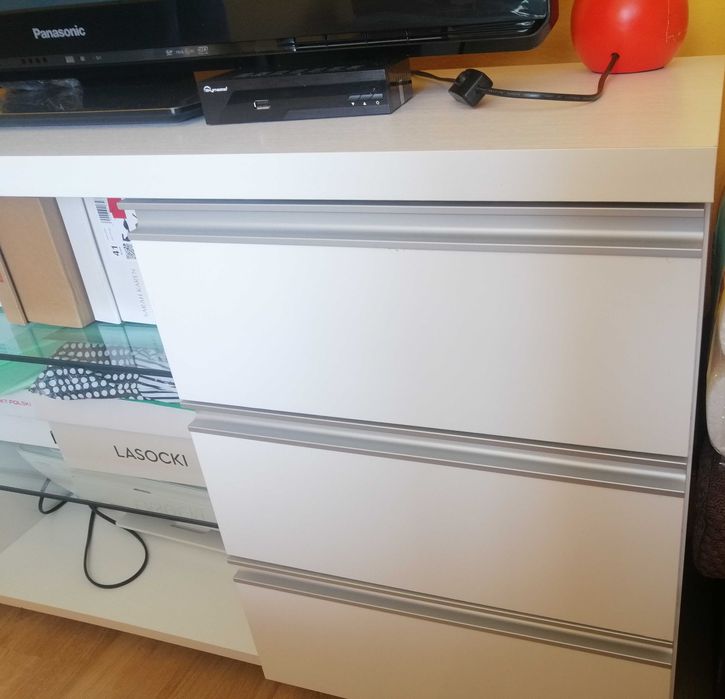 Szafka lub stolik pod telewizor
