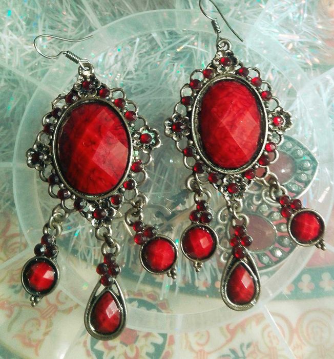 Продаю красные большие серьги